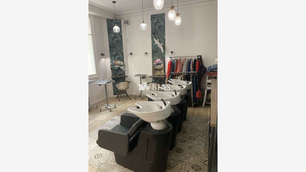 Salon de coiffure à vendre à Paris rue piètonne
