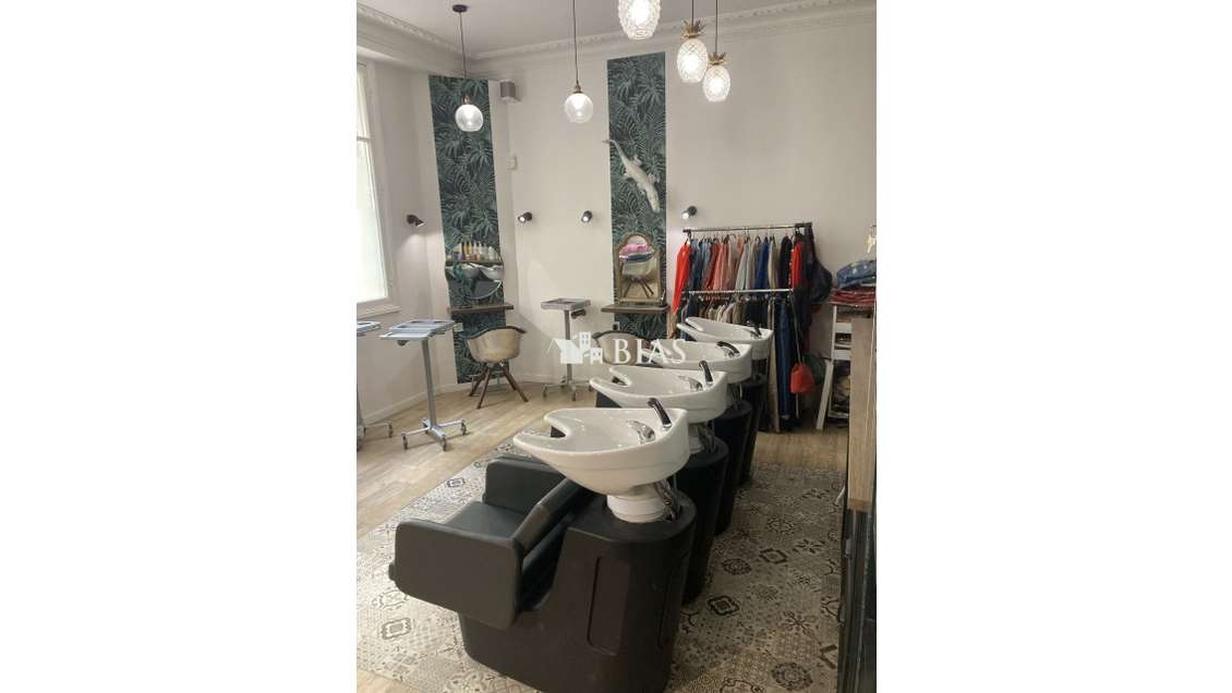 Salon de coiffure à vendre à Paris rue piètonne
