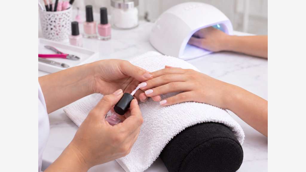 AV fonds salon de beauté manucure 75011 Bastille