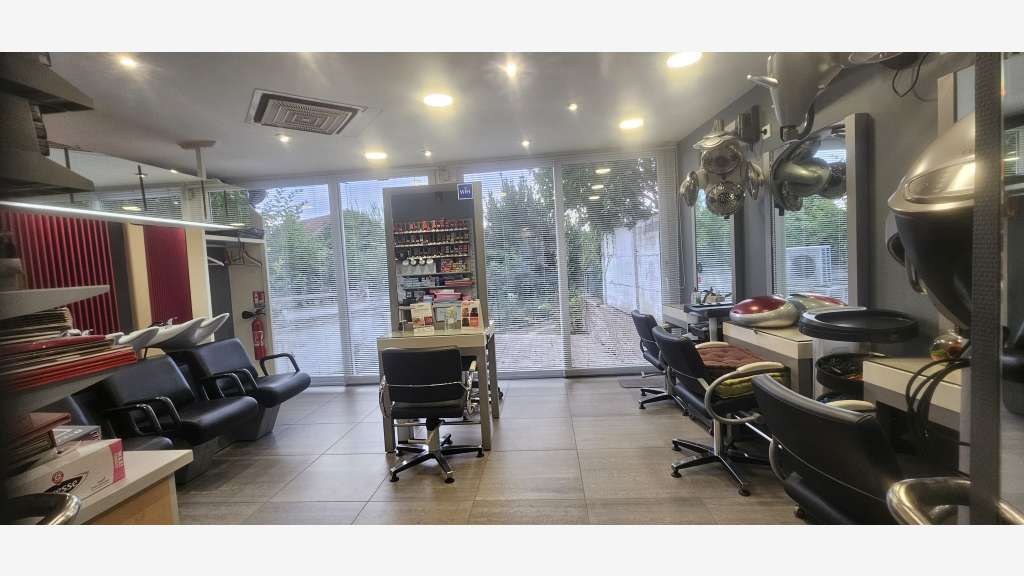 Salon de coiffure en ville dynamique proche Amiens