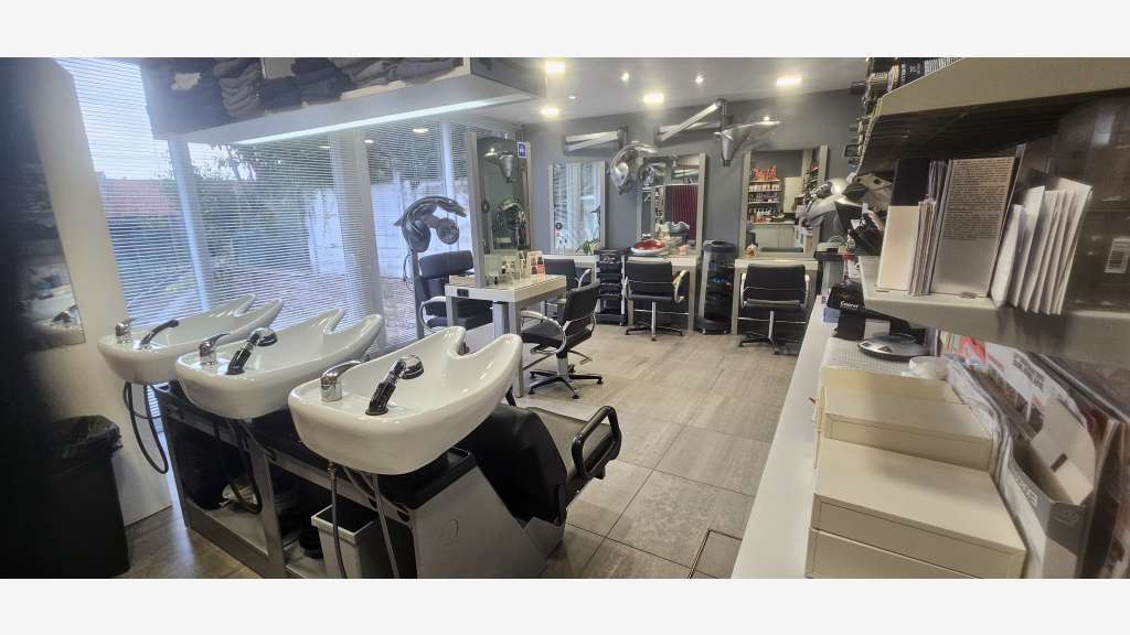 Salon de coiffure en ville dynamique proche Amiens