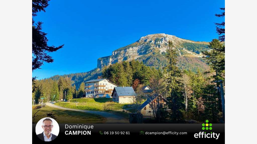 Vente ensemble touristique au Col de Porte