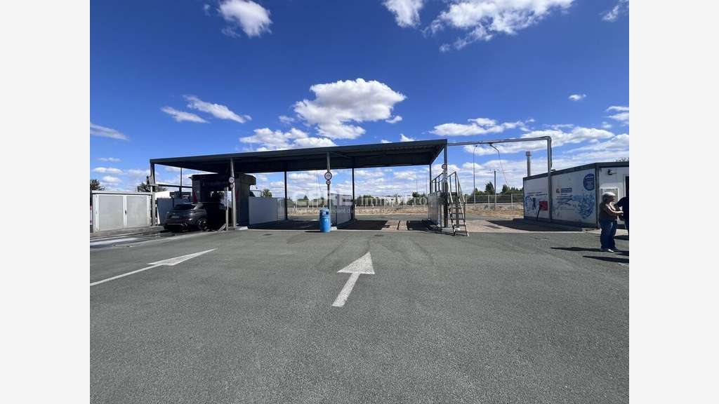 A Vendre station de lavage automobile à Dissay