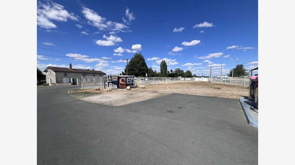 A Vendre station de lavage automobile à Dissay