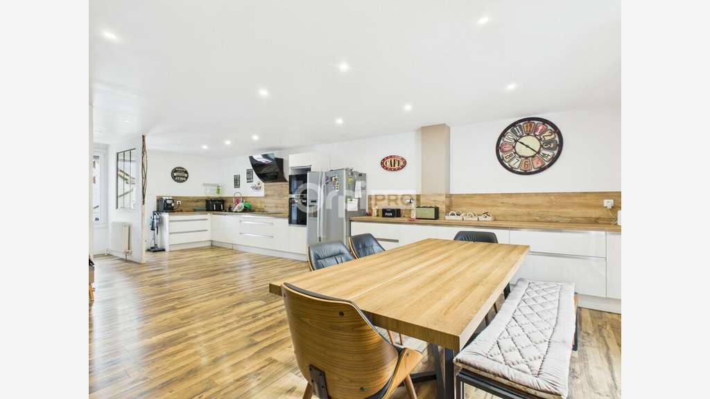 FDC tabac presse avec logement à vendre à Gières