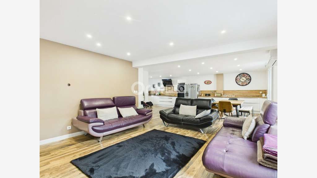 FDC tabac presse avec logement à vendre à Gières