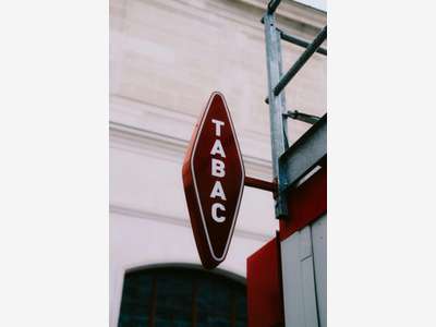 AV bar Tabac FDJ entre Halles centrales et plage
