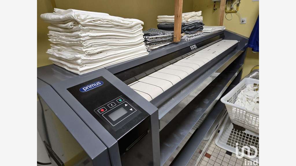 Vente laverie automatique + blanchisserie à Targon