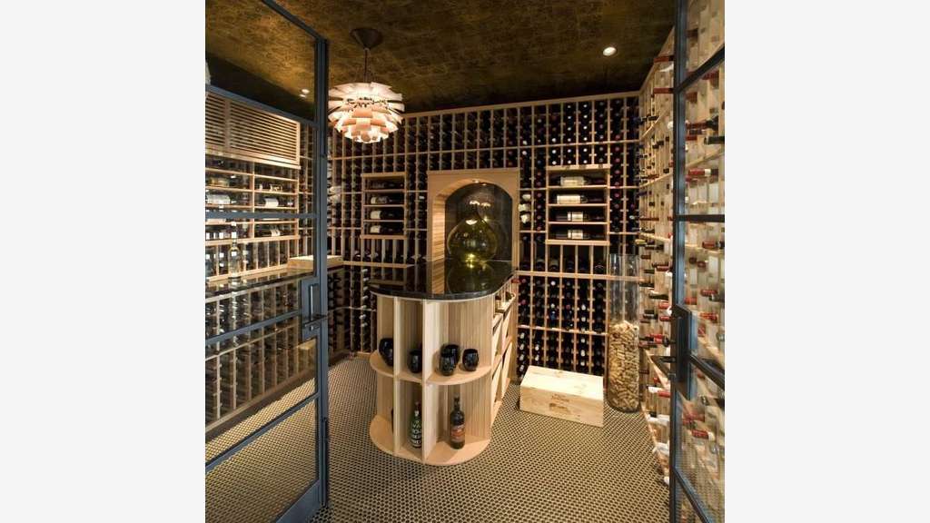 Cède cave à vins en zone artisanale Indre-et-Loire