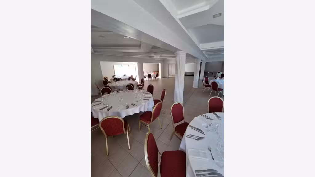 Cession fonds et murs hôtel restaurant avec étang