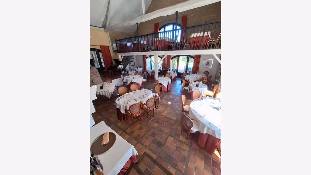 Cession fonds et murs hôtel restaurant avec étang