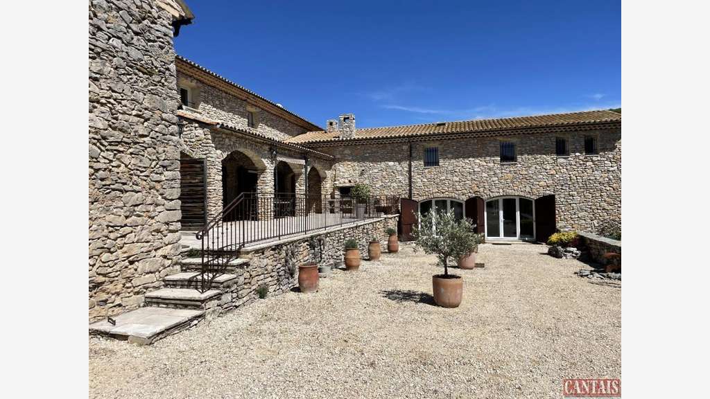 Vente gîte superbe propriété axe Avignon Sisteron