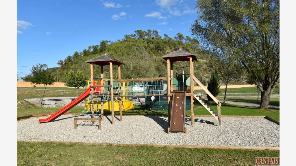 Vente gîte sur 5 hectares axe Aubenas Alès