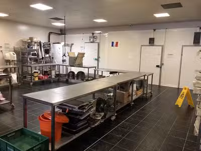 AV grande et belle boulangerie zone commerciale 38