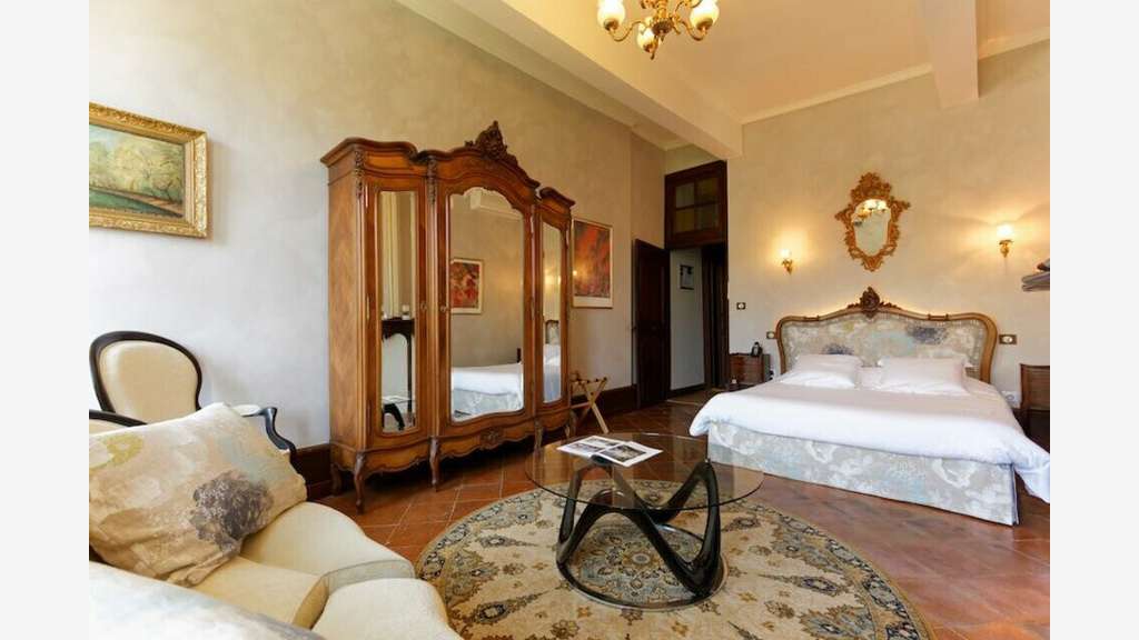 A vendre hôtel 4 **** 8 chambres à Mirepoix