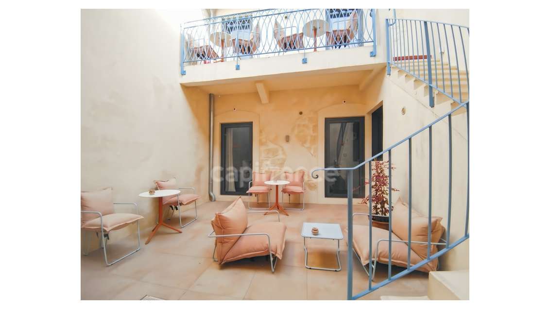 AV murs & fonds hôtel à La Grande Motte