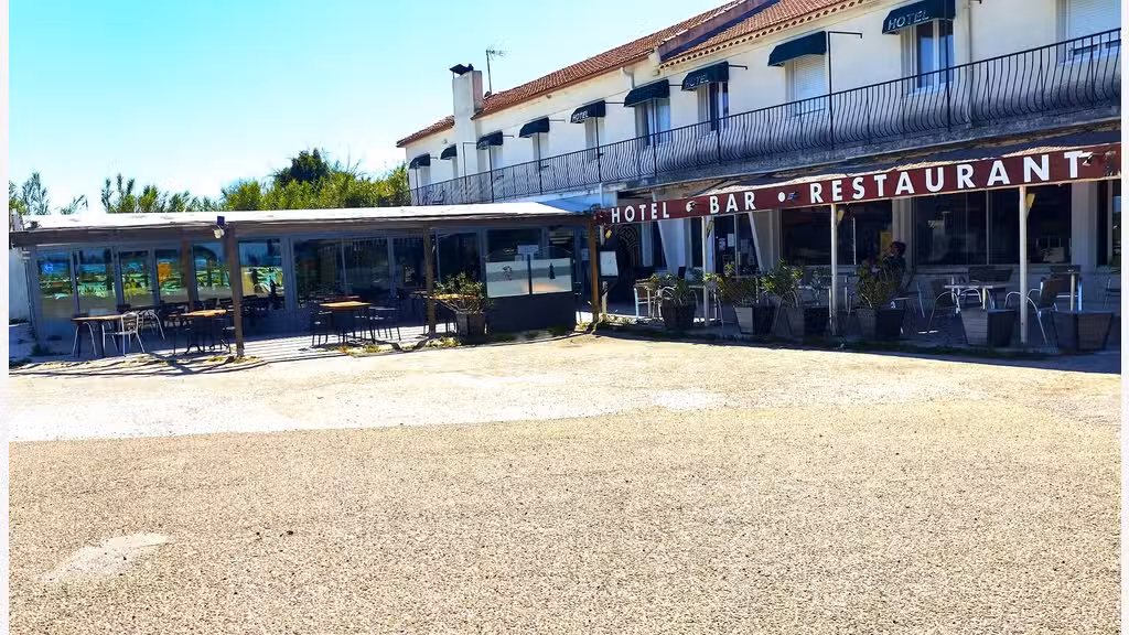 A vendre hôtel restaurant proche Aigues-Mortes 