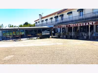 A vendre hôtel restaurant proche Aigues-Mortes 