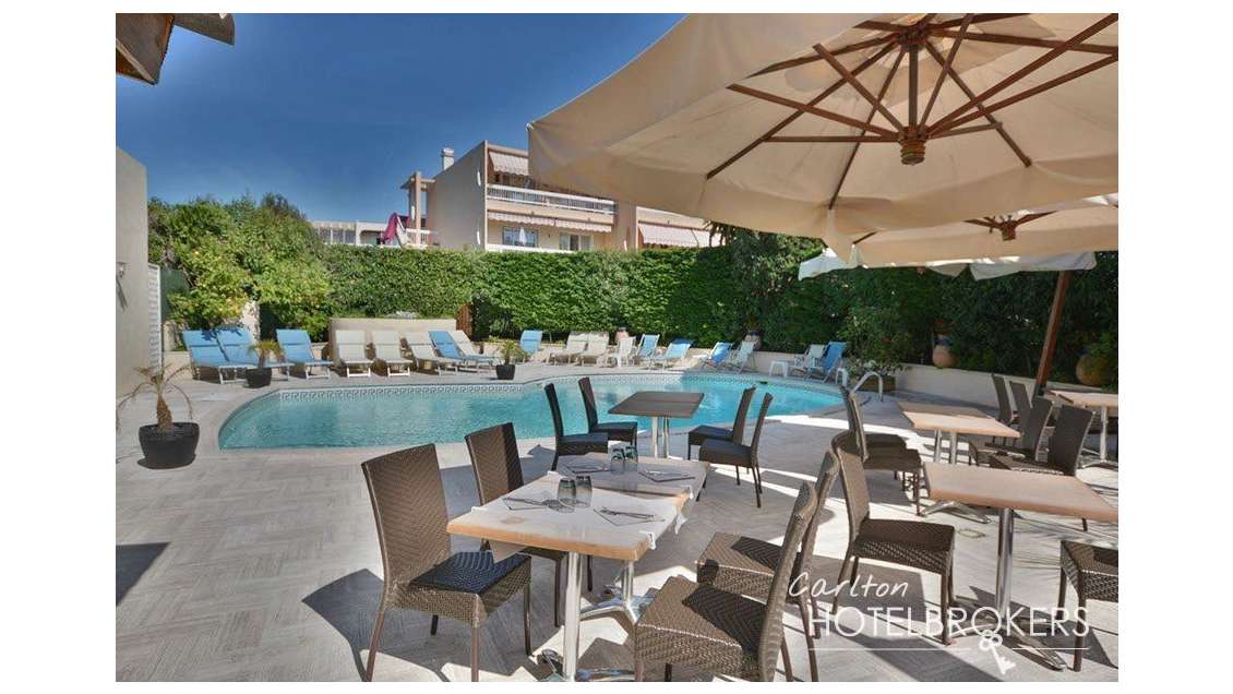 Vente hôtel 30 chambres face mer Alpes Maritimes