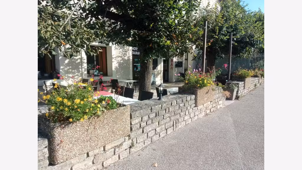 A vendre fonds hôtel restaurant bar à Alzon (30)