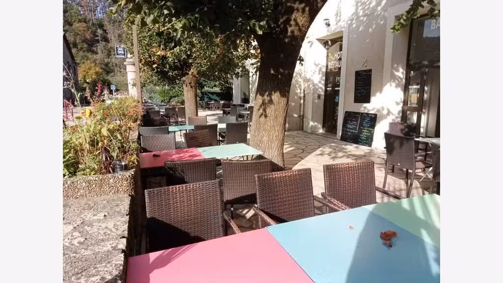 A vendre fonds hôtel restaurant bar à Alzon (30)