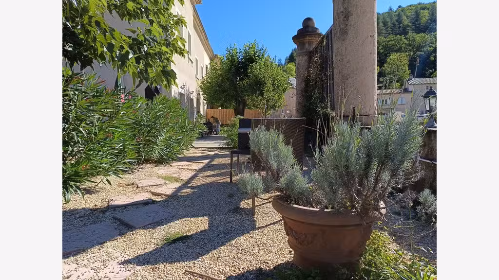 A vendre fonds hôtel restaurant bar à Alzon (30)