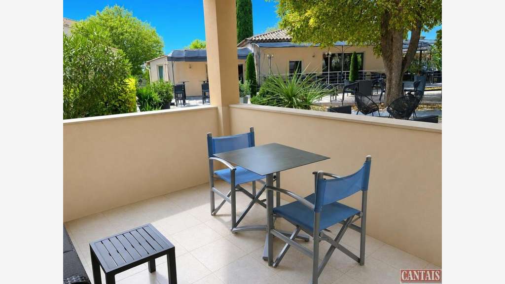 AV hôtel restaurant + 25 ch arrière pays provençal