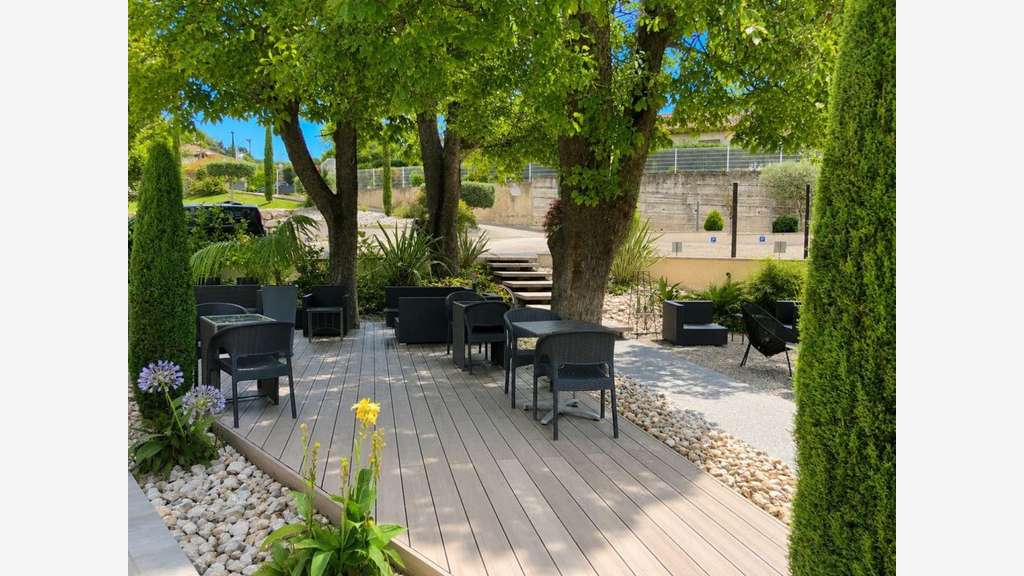 AV hôtel restaurant + 25 ch arrière pays provençal