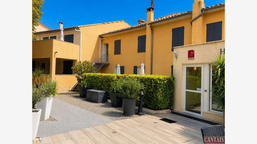 AV hôtel restaurant + 25 ch arrière pays provençal