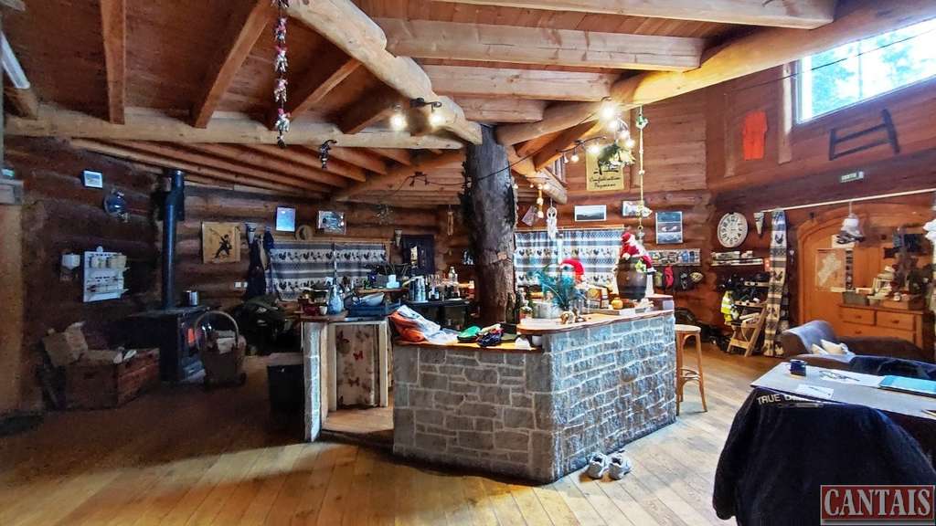 Vente gîte éco-responsable 4,5 ha en Auvergne