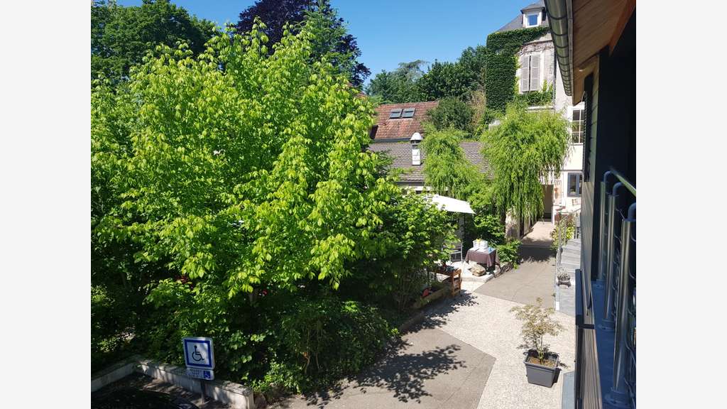 Vente hôtel restaurant 25 ch empl strat à Avallon