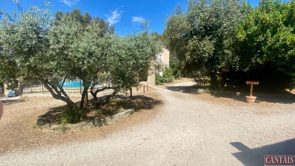 Vente gîte proche grande ville axe Aix-Arles