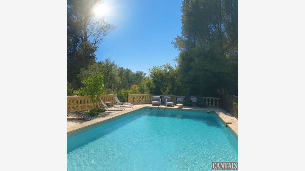 Vente gîte proche grande ville axe Aix-Arles