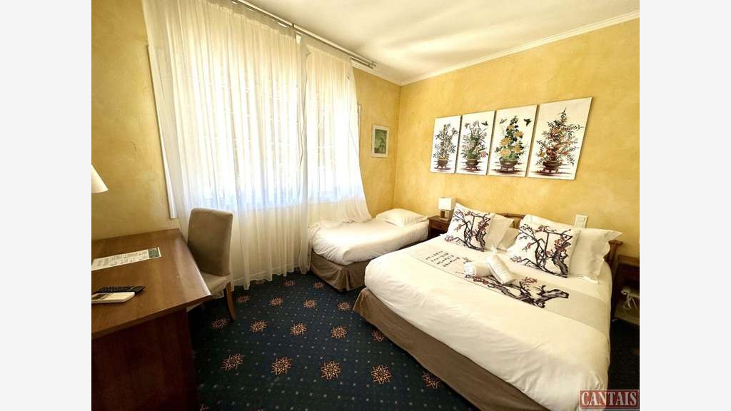 Vente hôtel bureau dans ville touristique du Sud