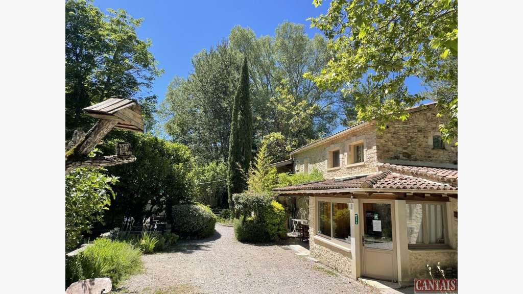 Vente Gîte sur terrain de 6 ha axe Avignon Gap