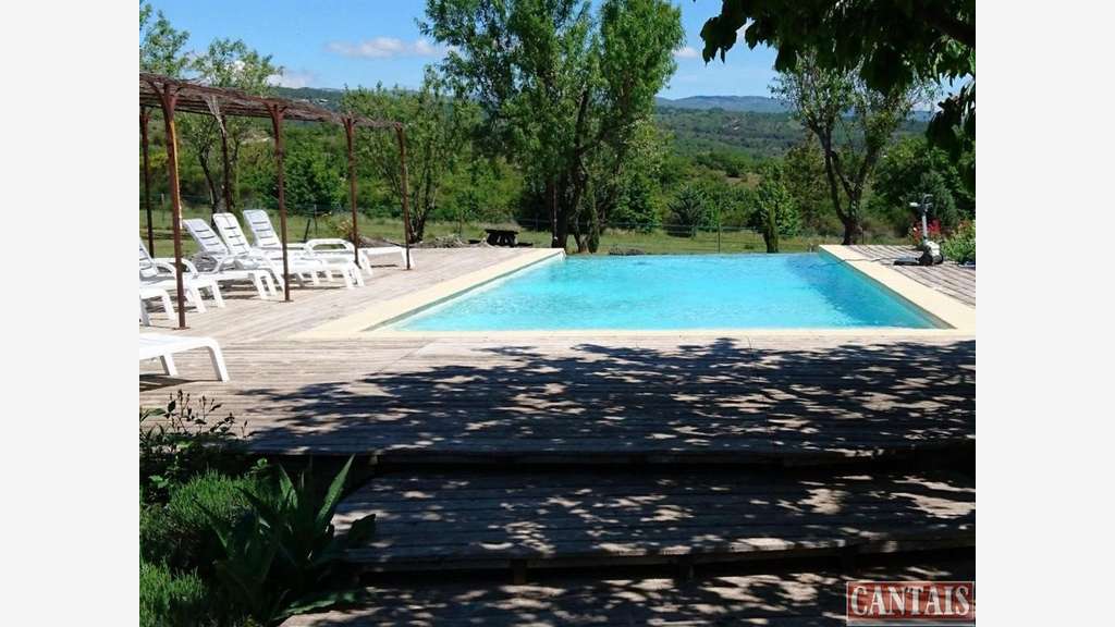 Vente Gîte sur terrain de 6 ha axe Avignon Gap