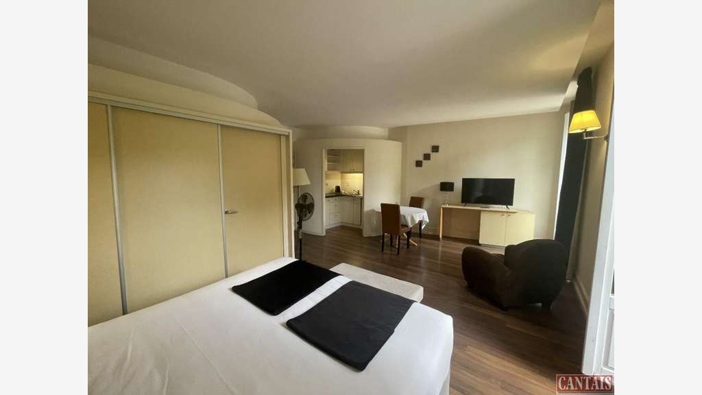 AV hôtel bureau station thermale axe Epinal Vesoul