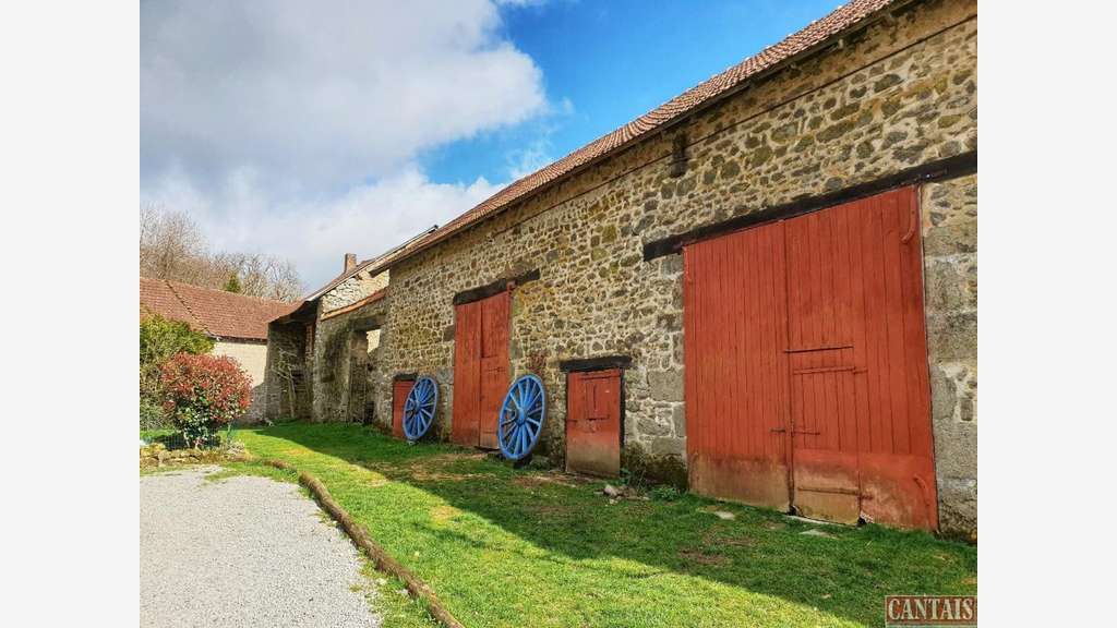 Cède corps de ferme rénové 5000m² près Montluçon