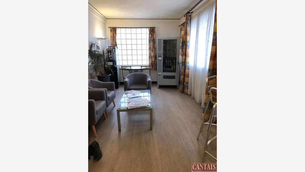 Cède hôtel bureau de 1205m² axe Montpellier Rodez