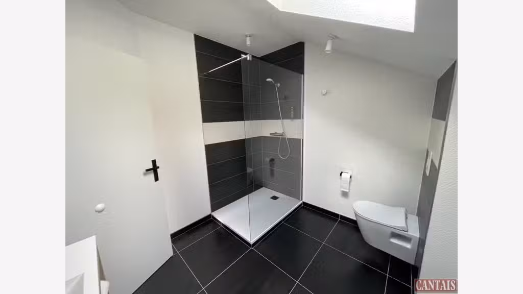 Vente hôtel bureau rénové sur axe Nancy Metz