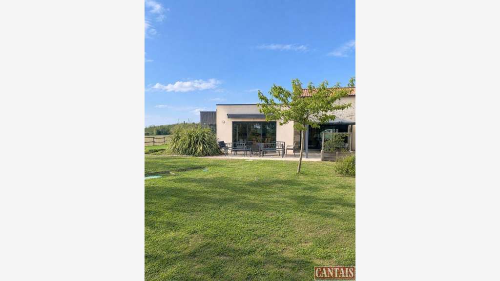 Vente gîte de groupe sur axe Nantes Niort