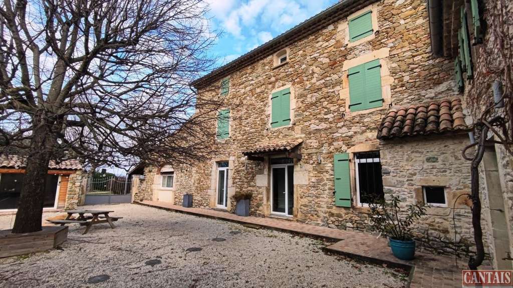 Vente gîte domaine 11 ha axe Valence Avignon