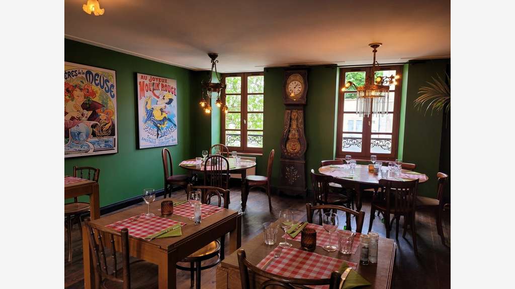 AV magnifiquerestaurant hostellerie à Bellenaves