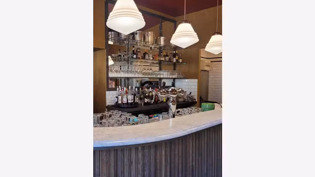 AV magnifiquerestaurant hostellerie à Bellenaves