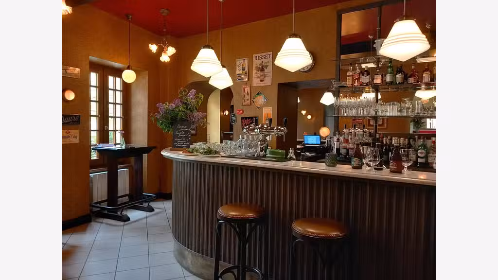 AV magnifiquerestaurant hostellerie à Bellenaves