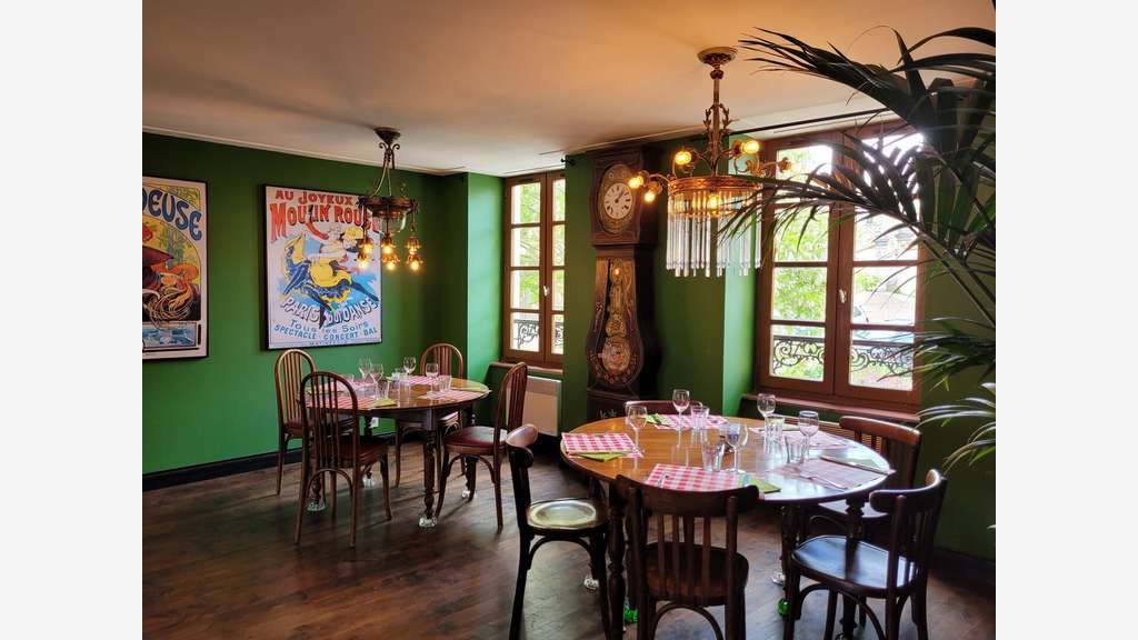AV magnifiquerestaurant hostellerie à Bellenaves