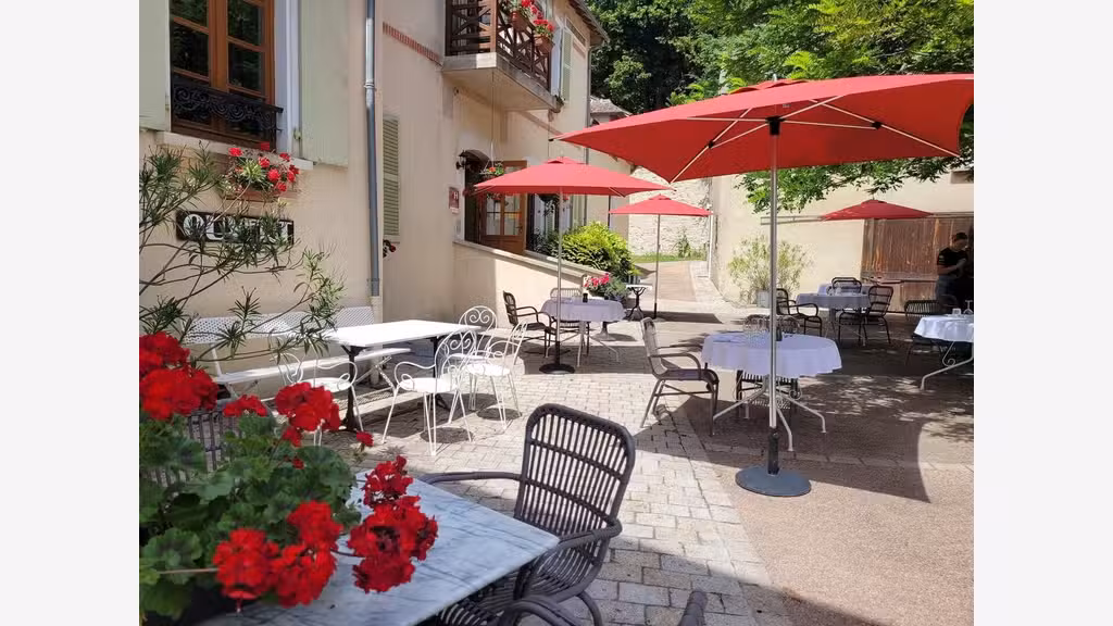 AV magnifiquerestaurant hostellerie à Bellenaves