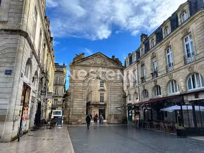 Vente  fonds de bar à vin quartier Pey Berland