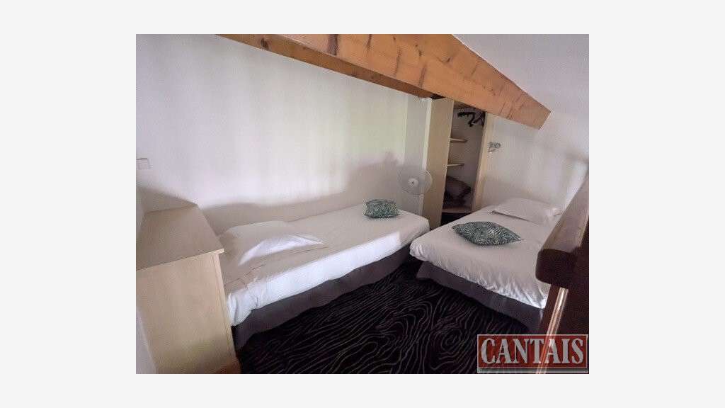 Vente hôtel bureau rénové axe La Rochelle Bordeaux