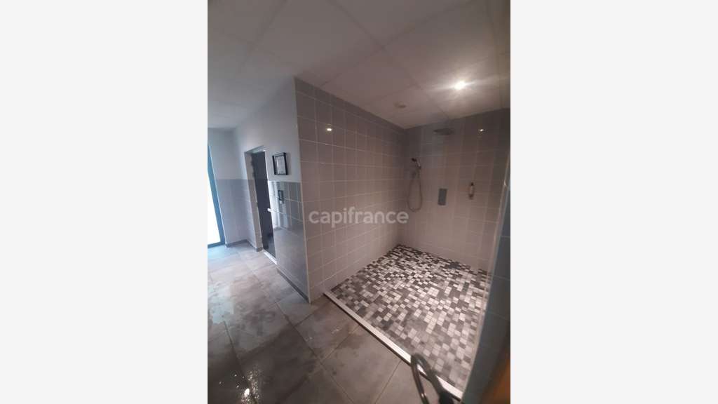 MARNE (51) - Murs & Fonds : Hôtel-Spa-Restaurant 